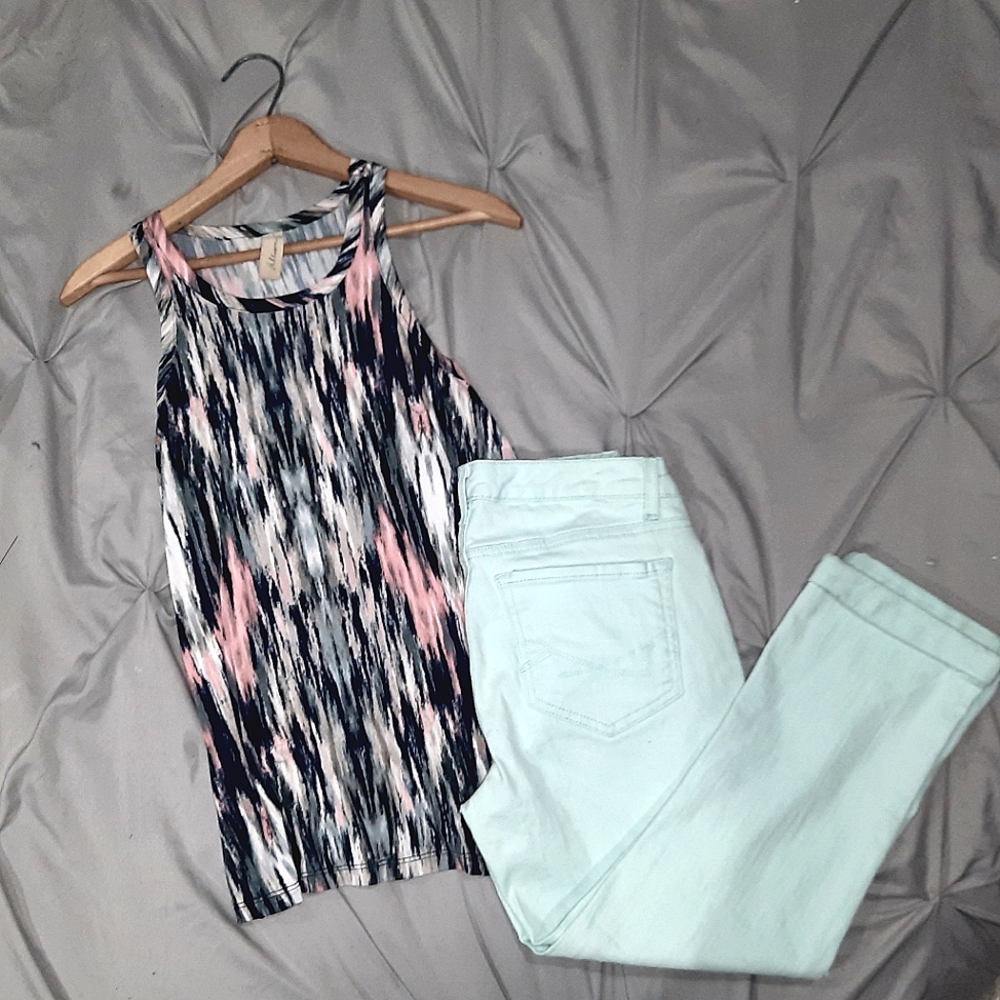Women's size 6 capris with sleeveless top